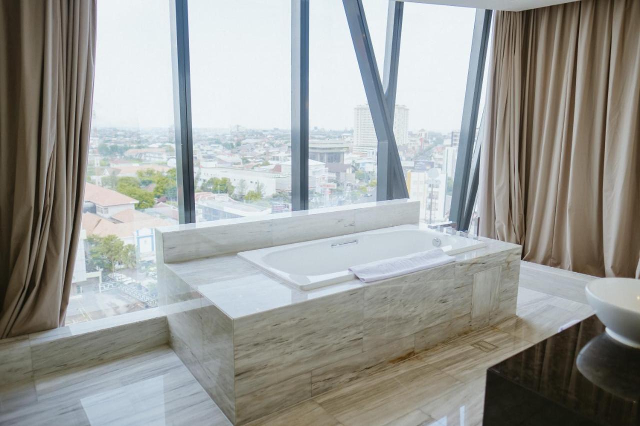 Po Hotel Semarang Esterno foto