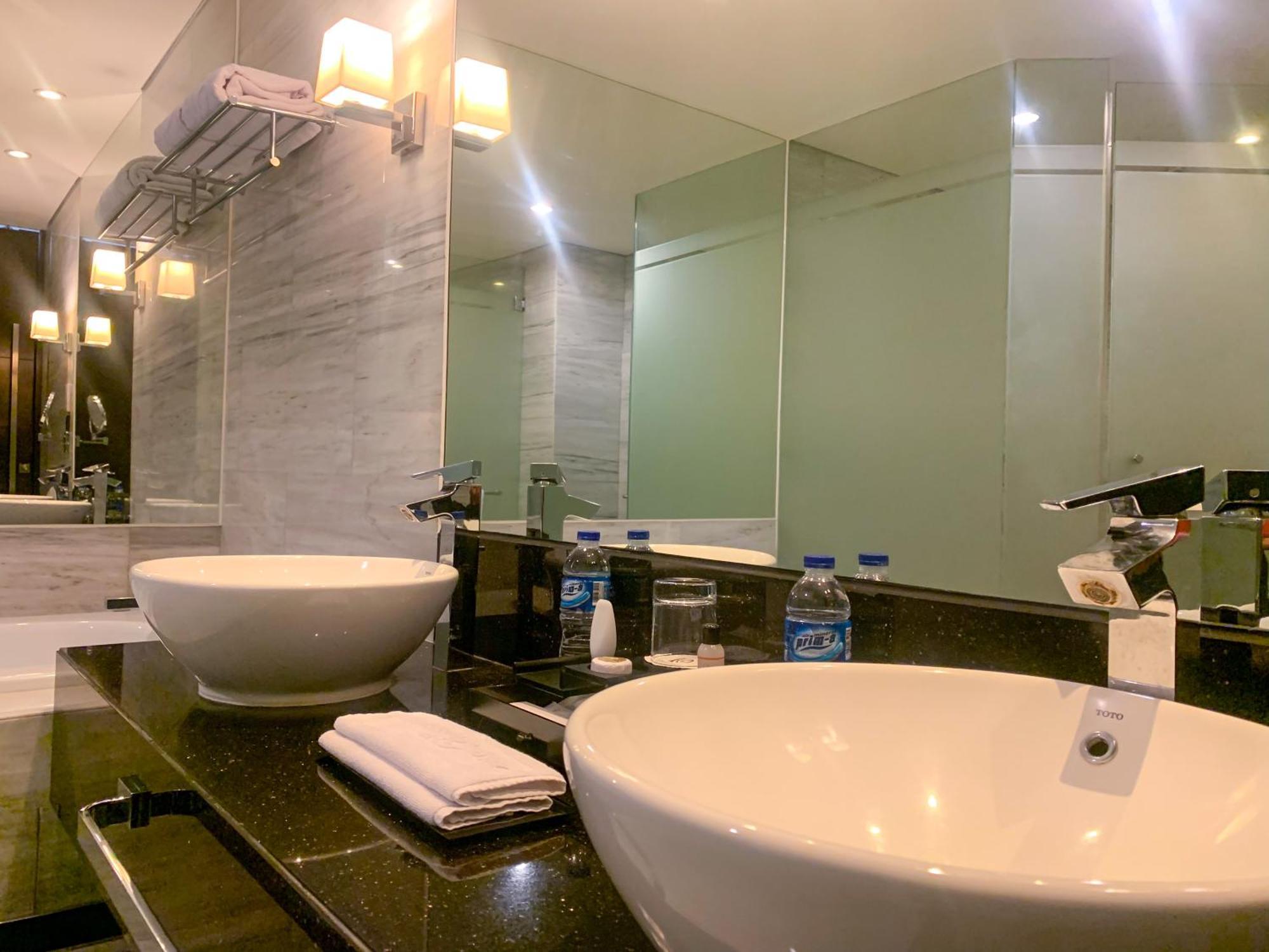 Po Hotel Semarang Esterno foto