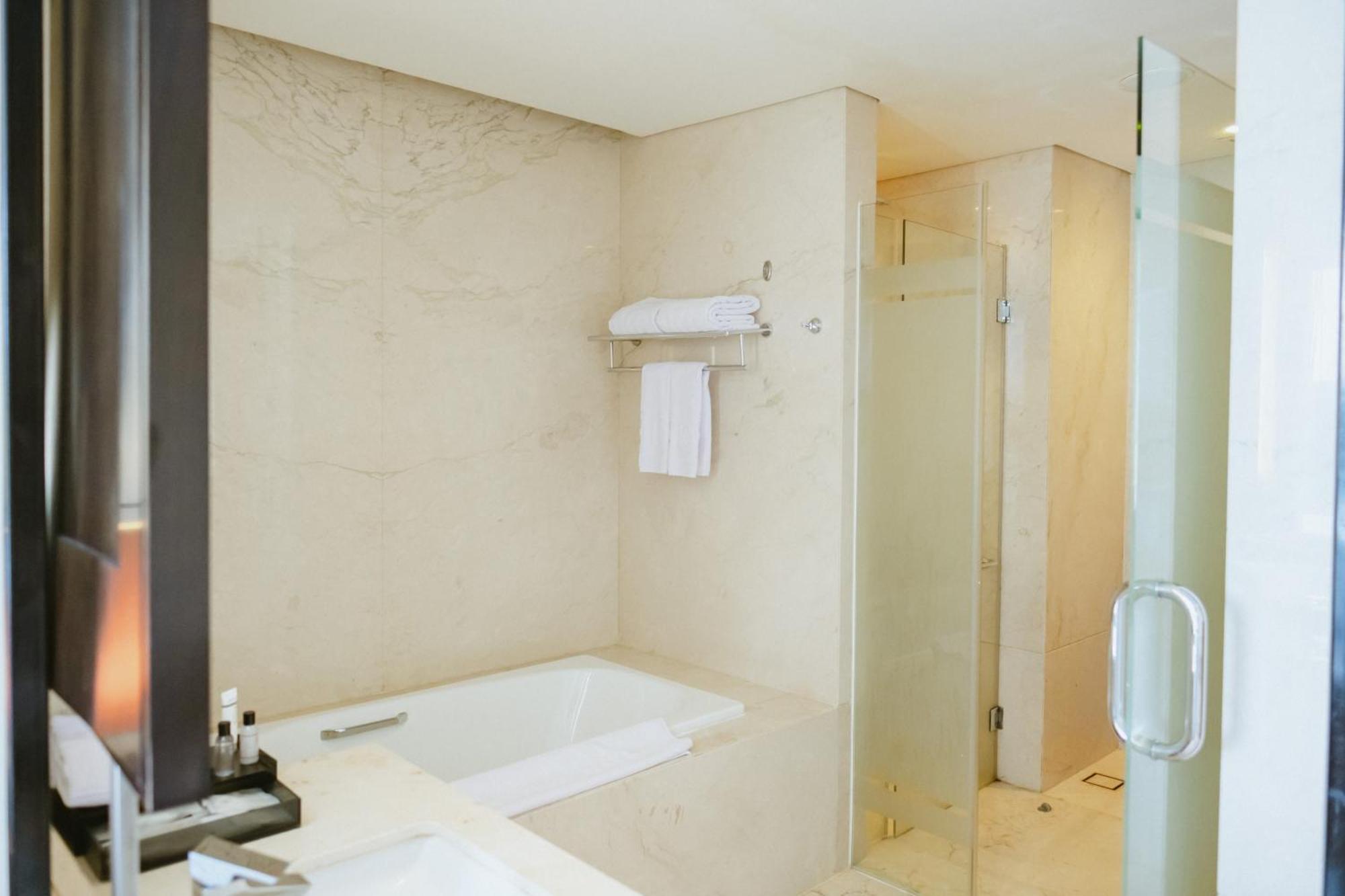 Po Hotel Semarang Esterno foto