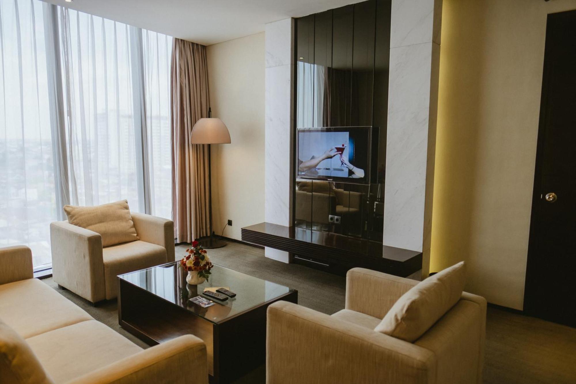 Po Hotel Semarang Esterno foto