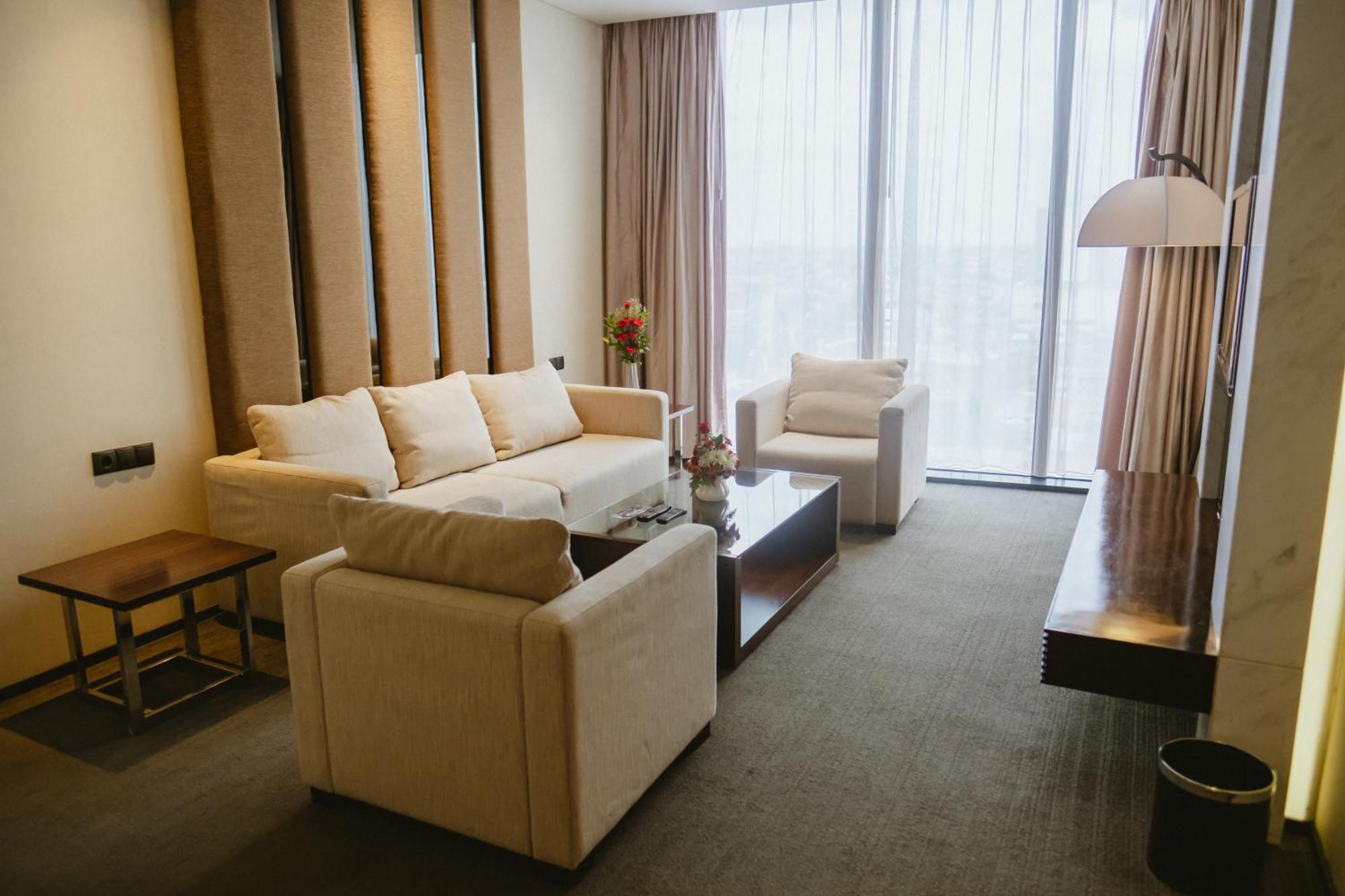 Po Hotel Semarang Esterno foto
