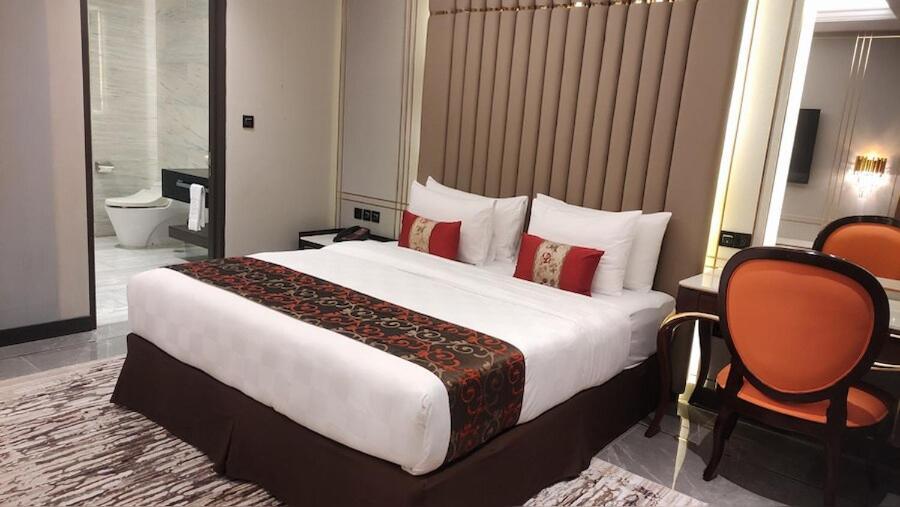 Po Hotel Semarang Esterno foto