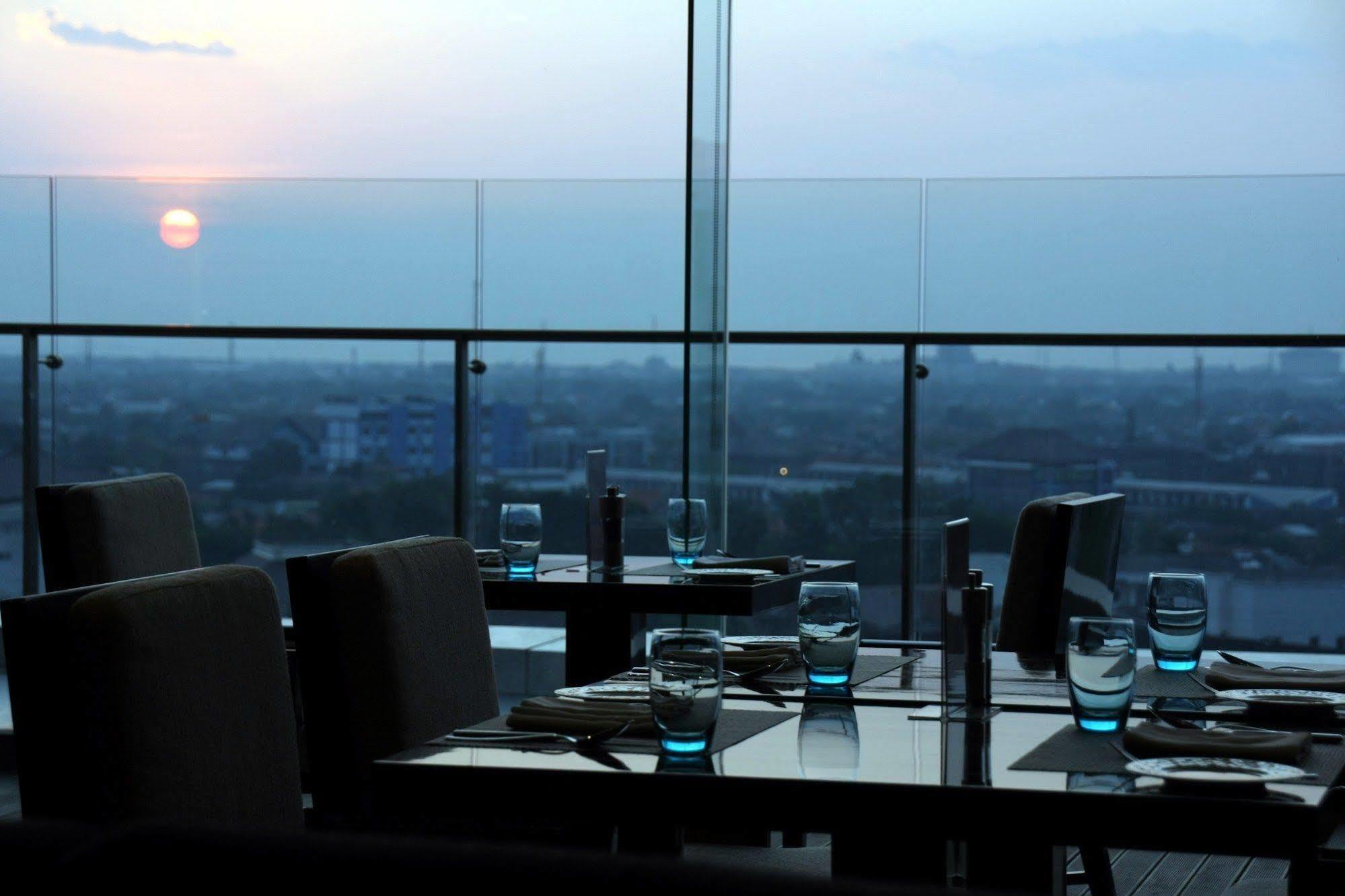 Po Hotel Semarang Esterno foto